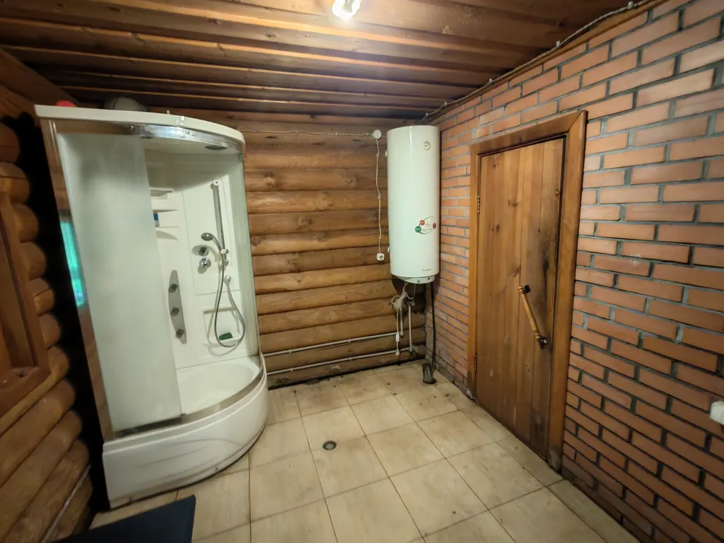 Хутор возле леса и озер