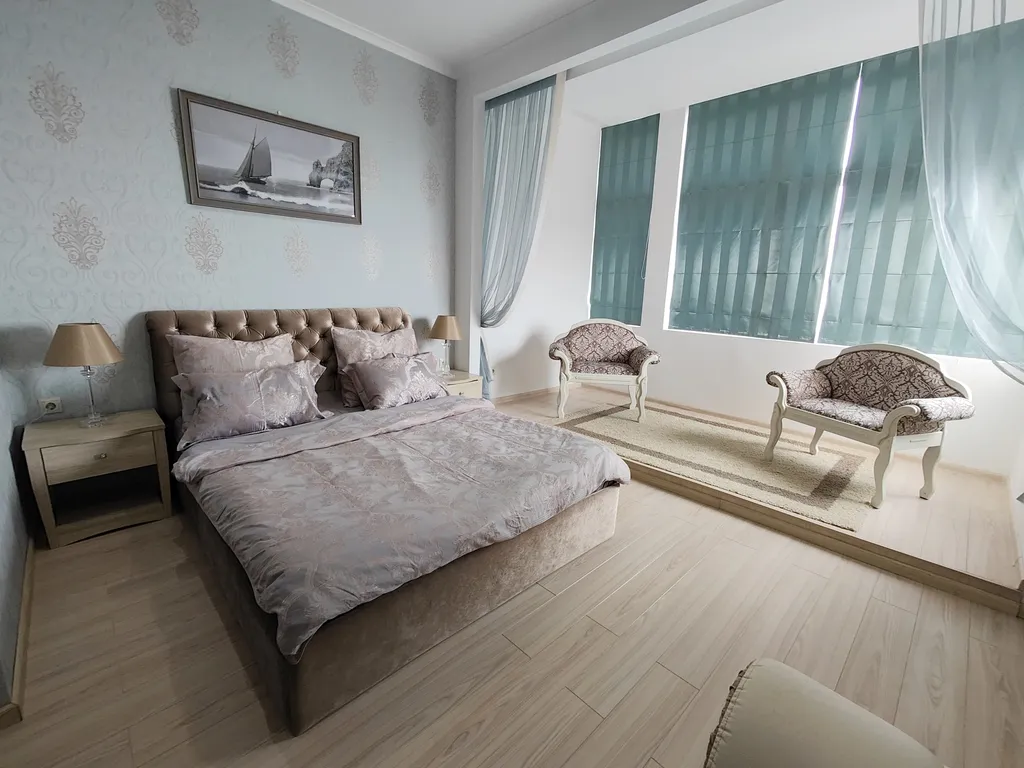 Евродвушка с большое кухней студией с видом на море