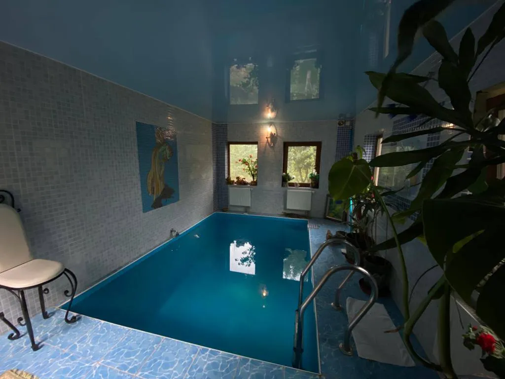 Коттедж Домик с теплым бaссейном и баней — Малые Горки