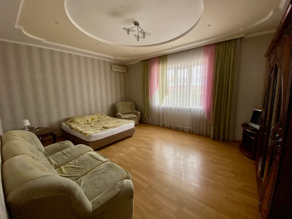 Коттедж Коттедж с сауной и бассейном — Красный