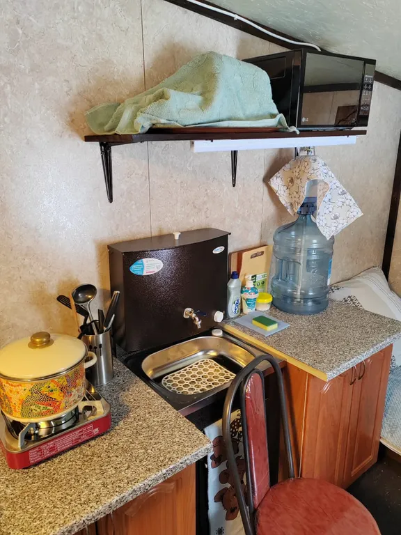 Домик на озере в глуши