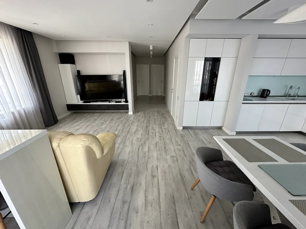 Просторная стильная квартира с 2 спальнями и 2 санузлами на Маяк-Минск