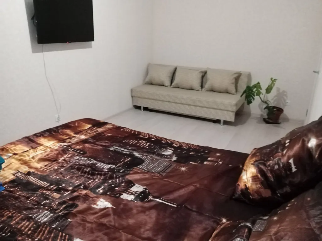 Уютная новая квартира в центре города — аренда посуточно в Пермь