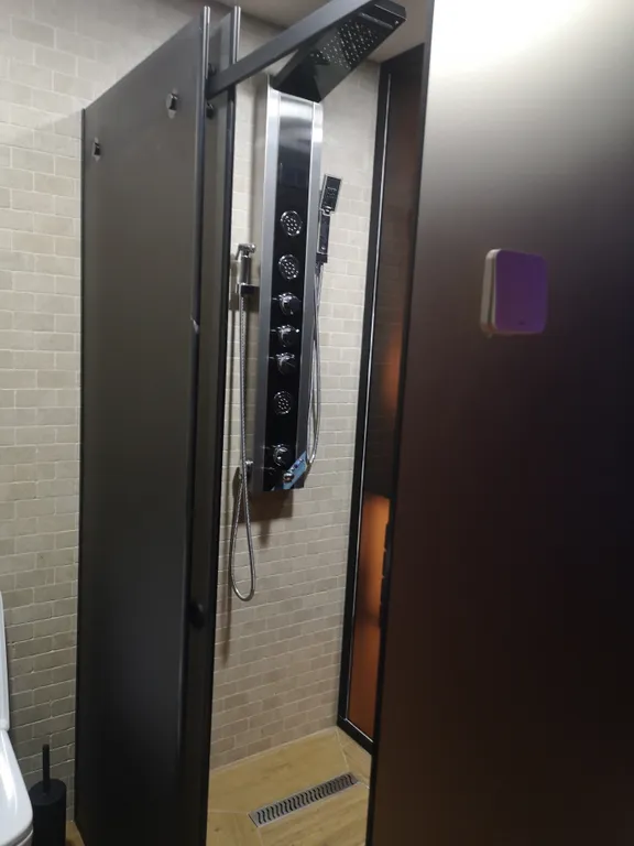 Апартаменты с большой джакузи и камином