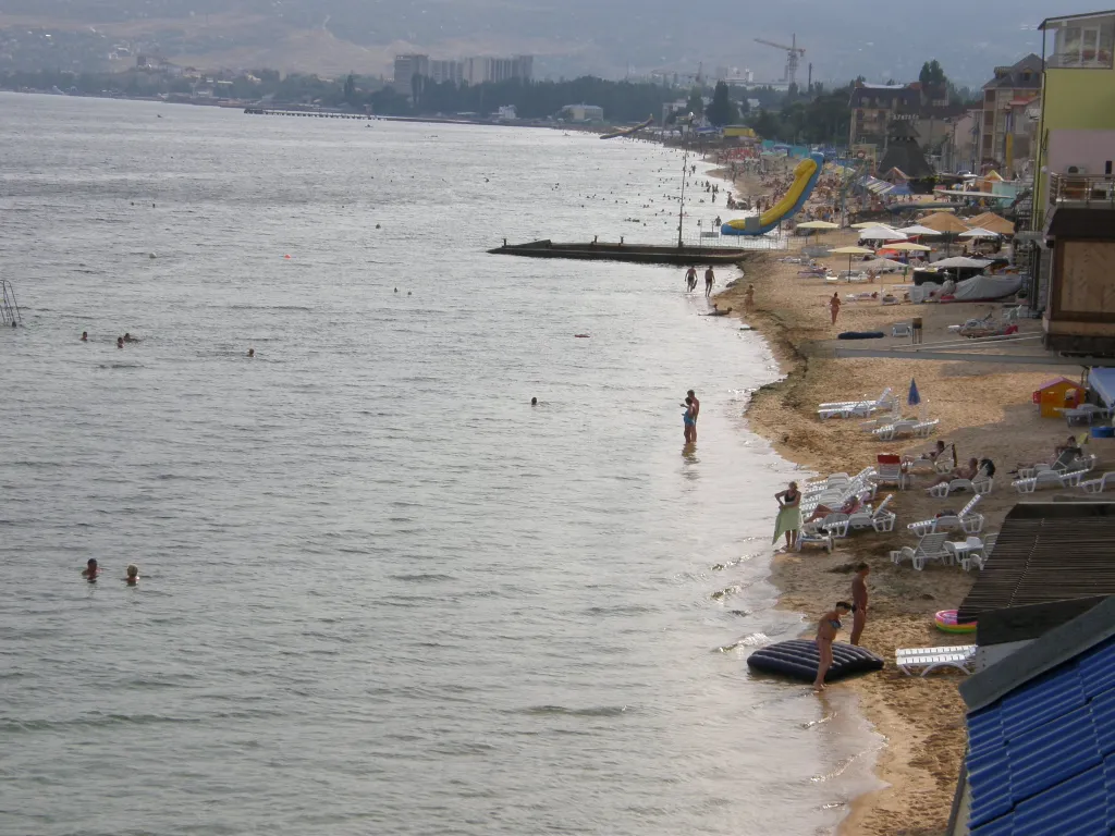 Эллинг на берегу моря