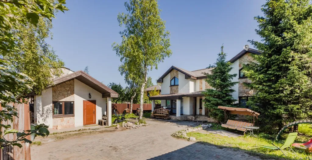 Элитный коттедж в черте города