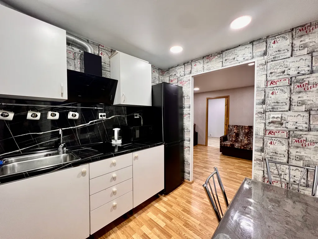 Двухкомнатная квартира в центре возле ряда сетевых магазинов