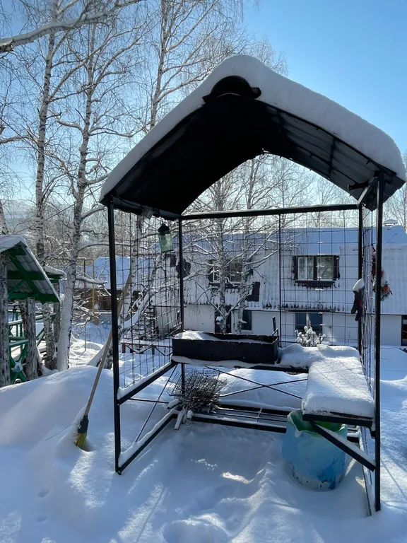 Теремок в горах бревенчатый дом и баня