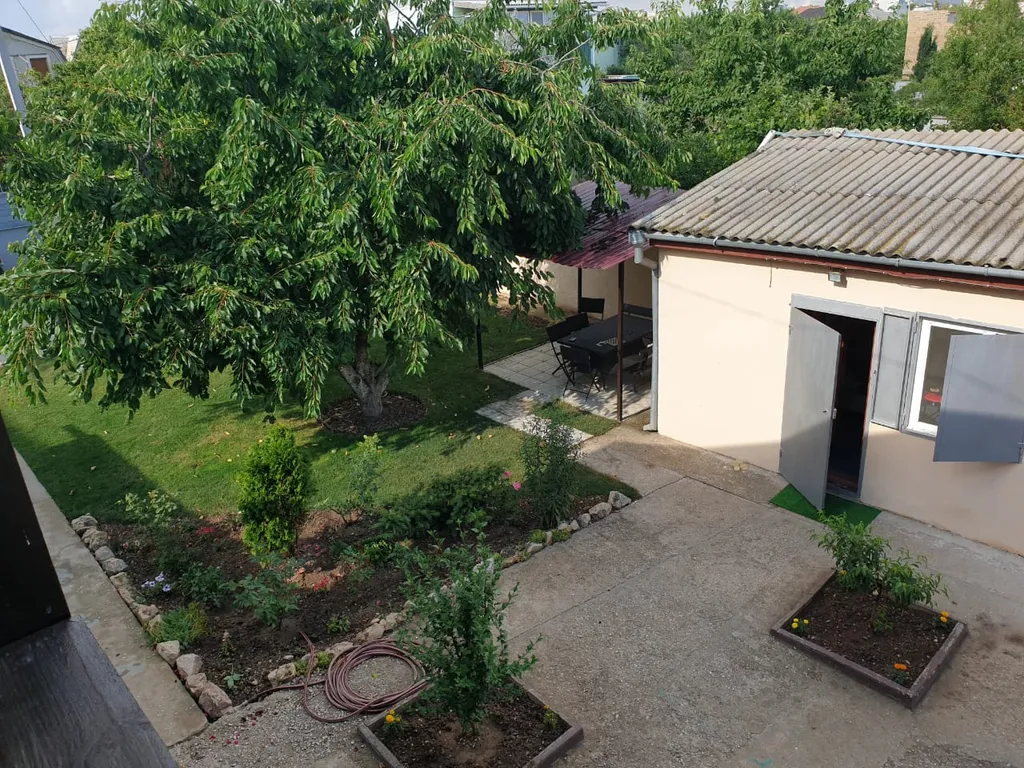 Частный дом (сдается только 2-й этаж)