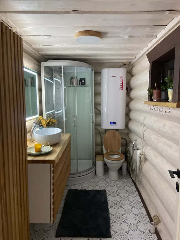 Сказочный дом в лесу