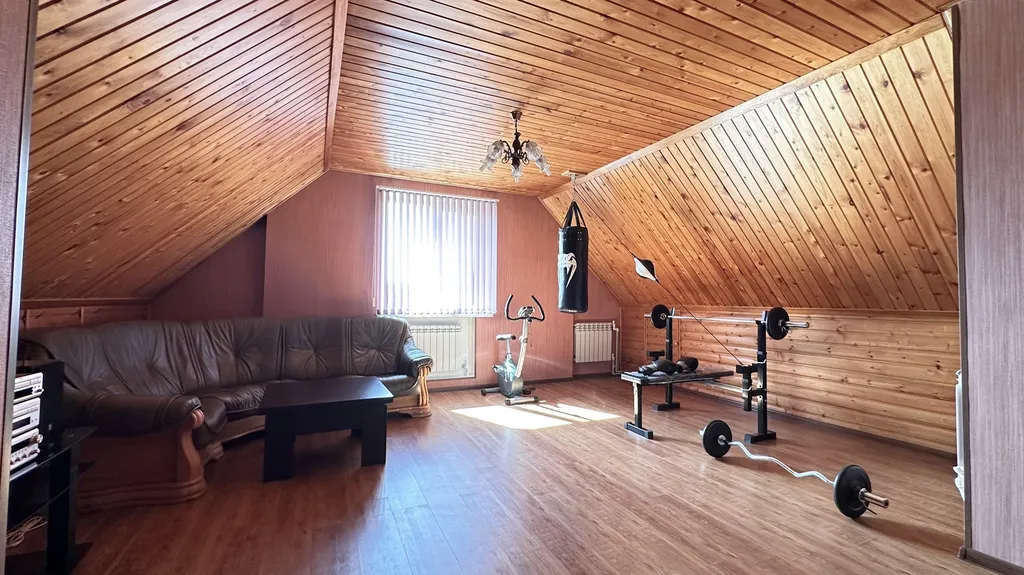 Дом с бассейном и баней возле курзоны