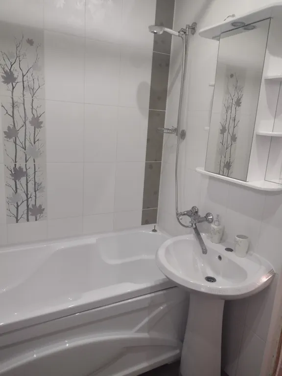 Уютный дoм, в живoписном райнe Беpмамыт у парка