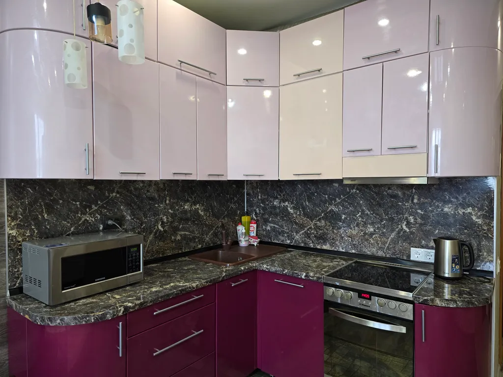 Современная студия возле ТРЦ Аура