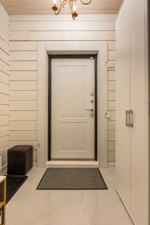 Новый дом с видом на озеро, сауной, гриль-домом и детской площадкой