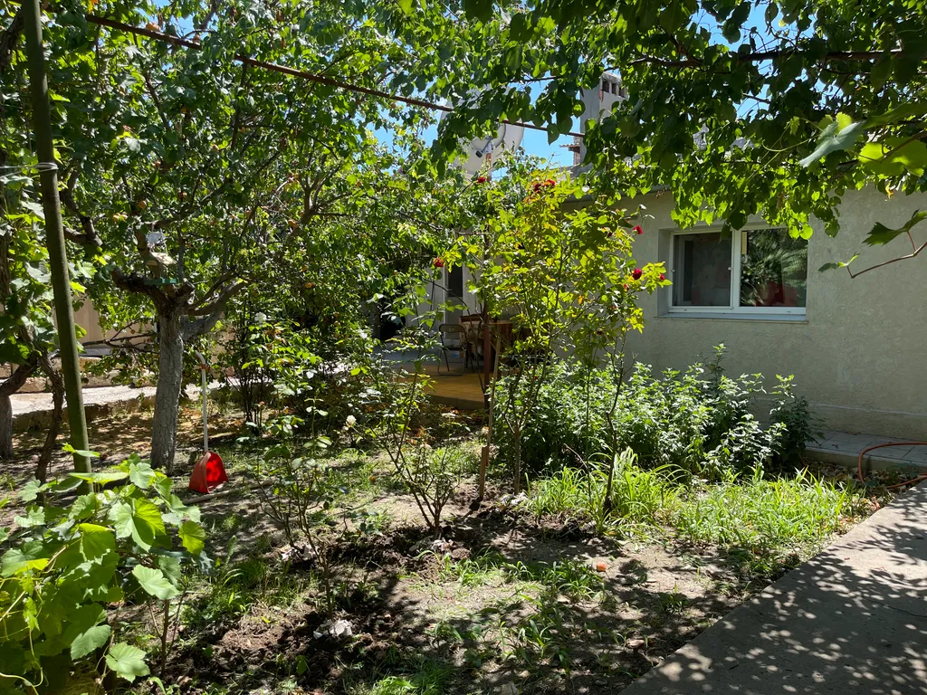 Частный дом.Участок 5 соток.Без соседей.В пешей доступности от моря