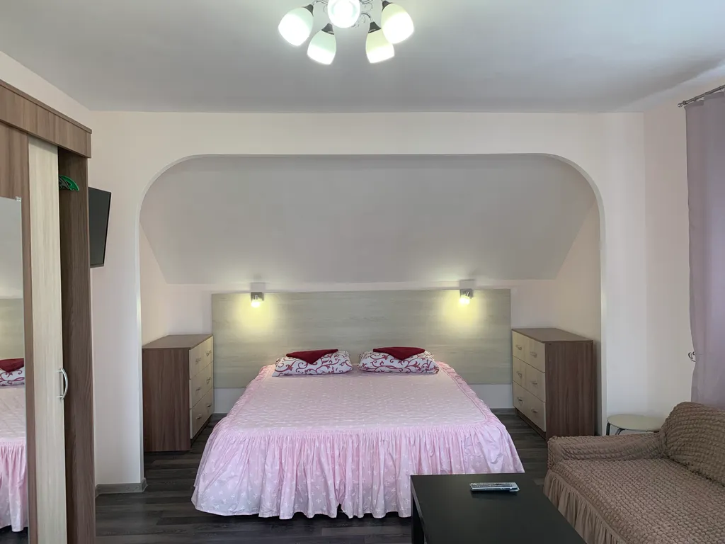 Квартира Уютная комната-студия с видом на сад — Севастополь