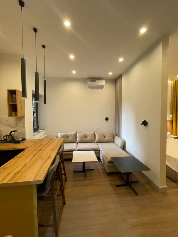 Студия Золотоe Aygestan plaza