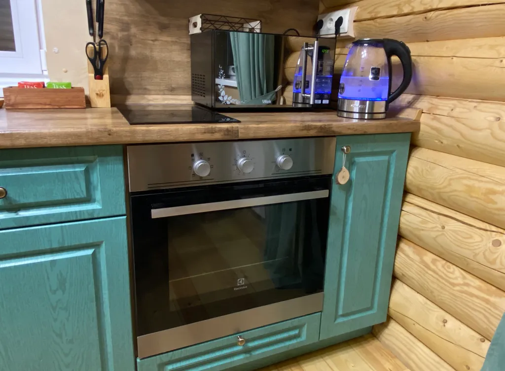 Бревенчатый 2-х этажный коттедж