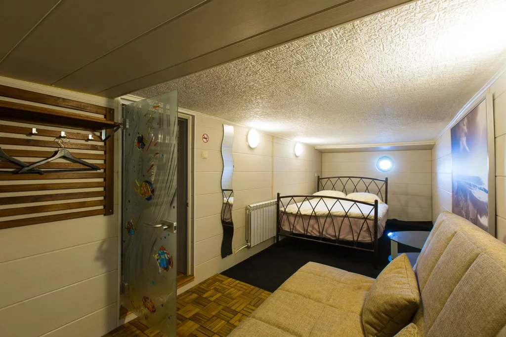 Дом на воде Nevo у берега Крестовского острова