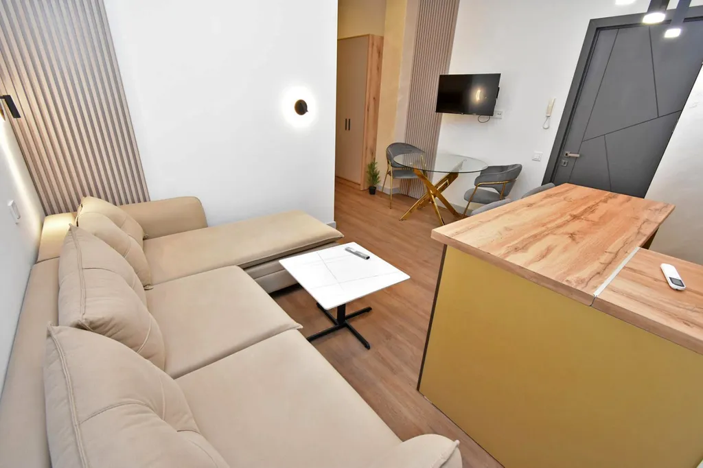 Студия Золотоe Aygestan plaza