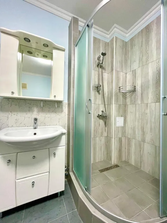 Огромный дом для большой семьи Лоза винограда