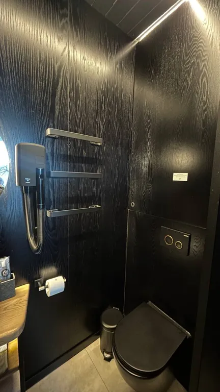 Дом на скале с панорамными окнами на реку Вуоксу