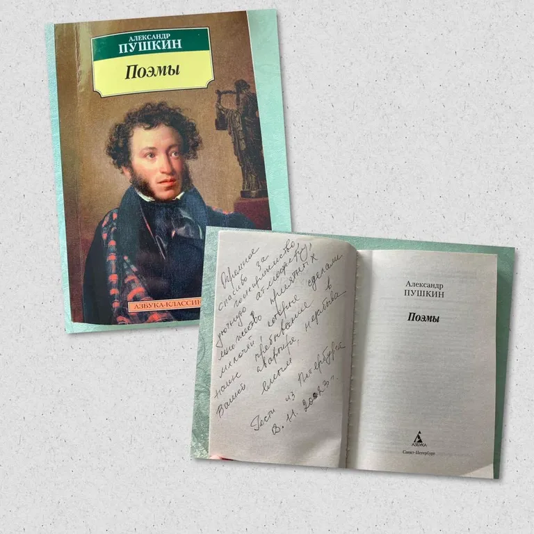 Квартира с зелёной гостиной