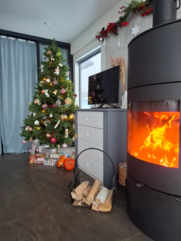 Светлый дом у озера c баней