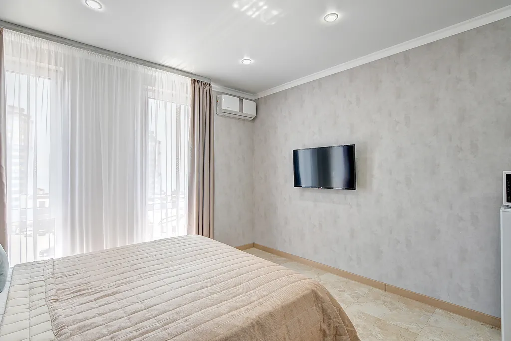 Студия МореСолнцеАпарт в ЖК Касабланка с балконом и видом на море