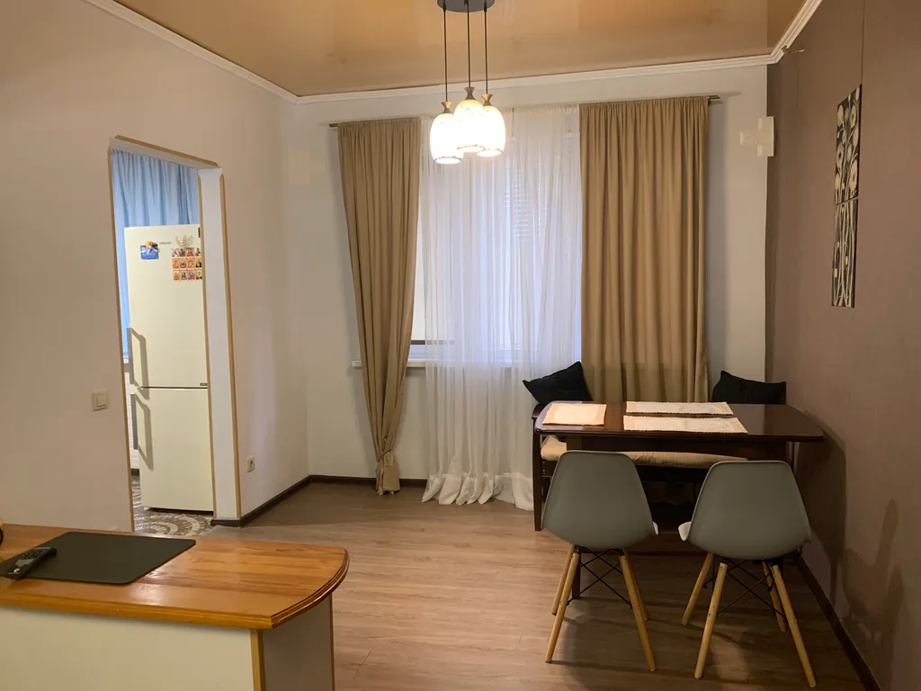 Просторная, уютная трёхкомнатная квартира в центре Пицунды