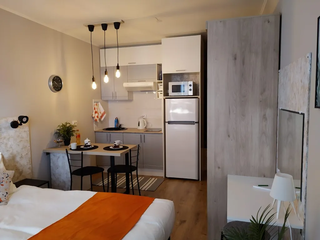 Новая студия с дизайнерским ремонтом в стиле скандинавский лофт