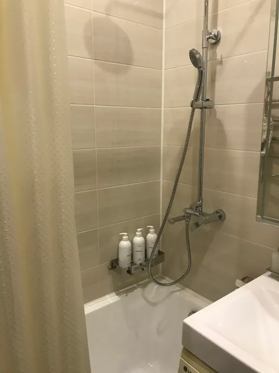 Однокомнатная квартира с окнами на парк Землячки рядом цирк, УДС Молот