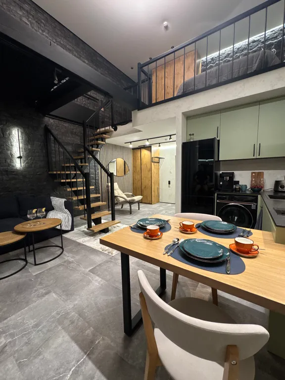 Двухуровневые апартаменты + пол-гамак