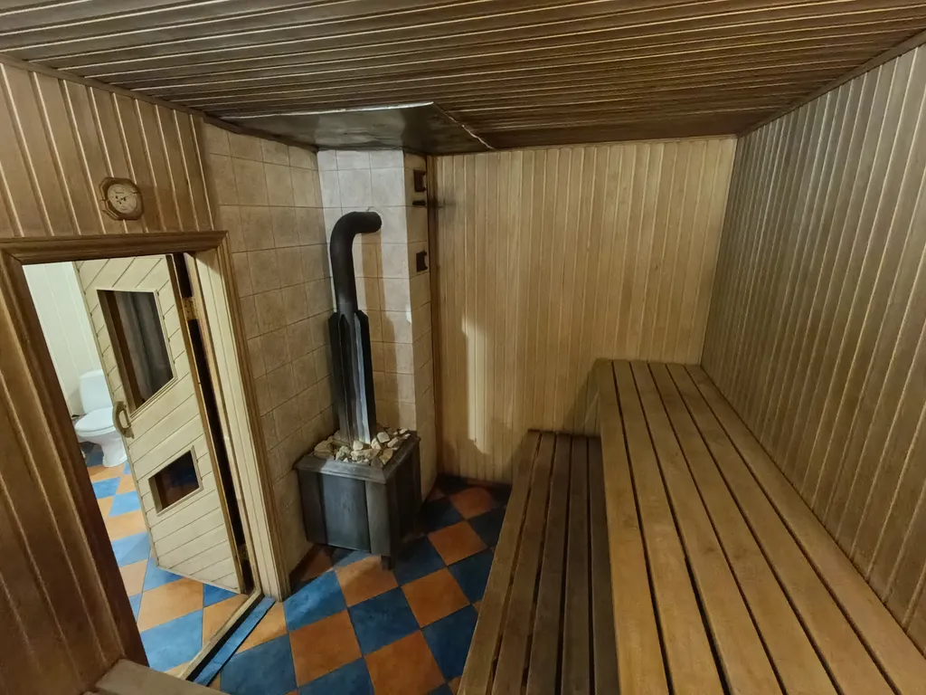 Дом на лесной опушке с банeй на дpовax и бильярдом