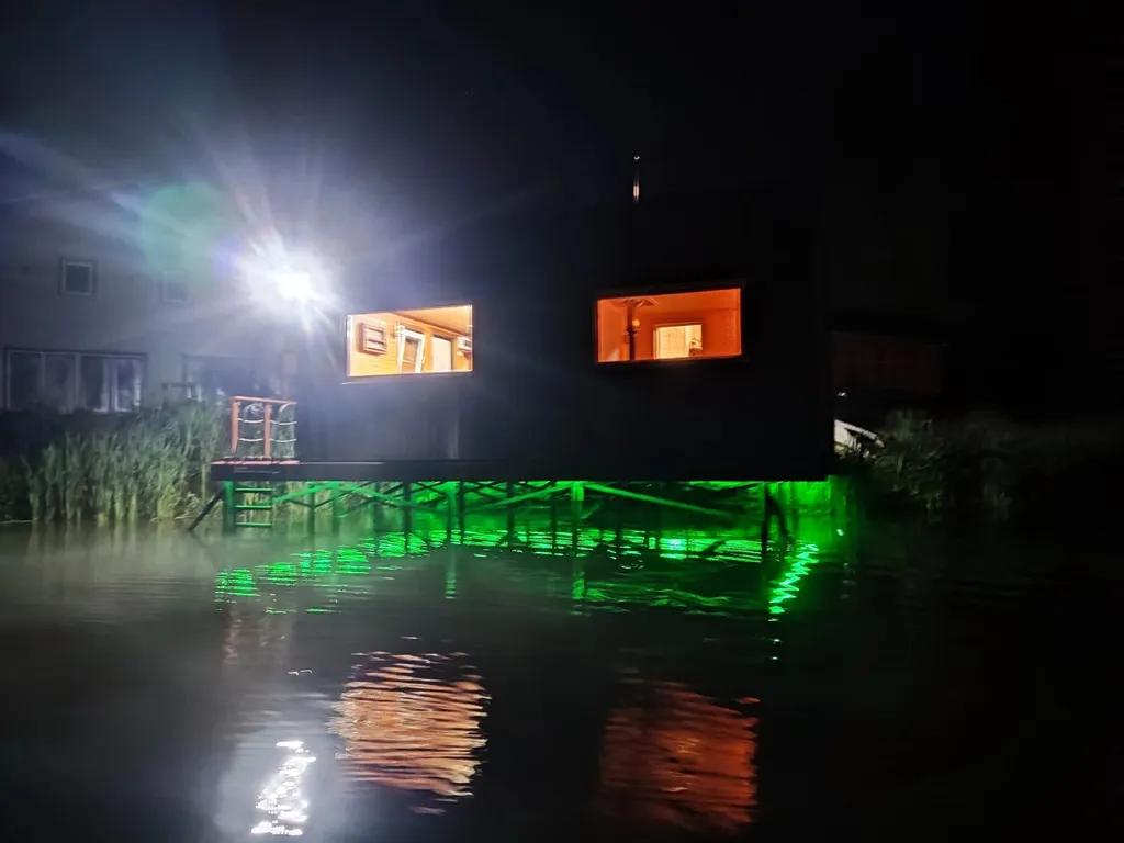 Дом отдыха на берегу озера