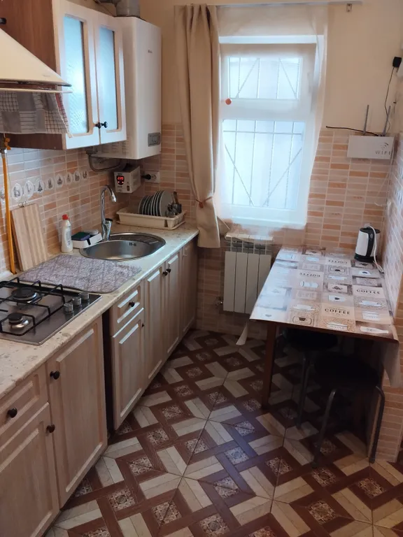 Коттедж Квартира с отдельным входом на ровном месте — Ялта