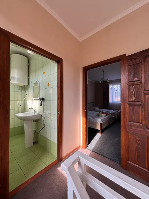 Коттедж Просторный дом в двух шагах от моря — Сухум