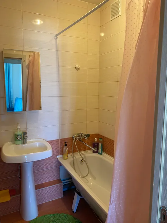 Уютная просторная двушка в новостройке с витражным большим балконом