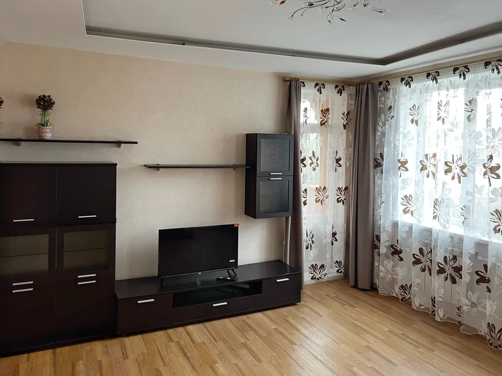 Большая двухкомнатная квартира с изолированными комнатами в районе Выя