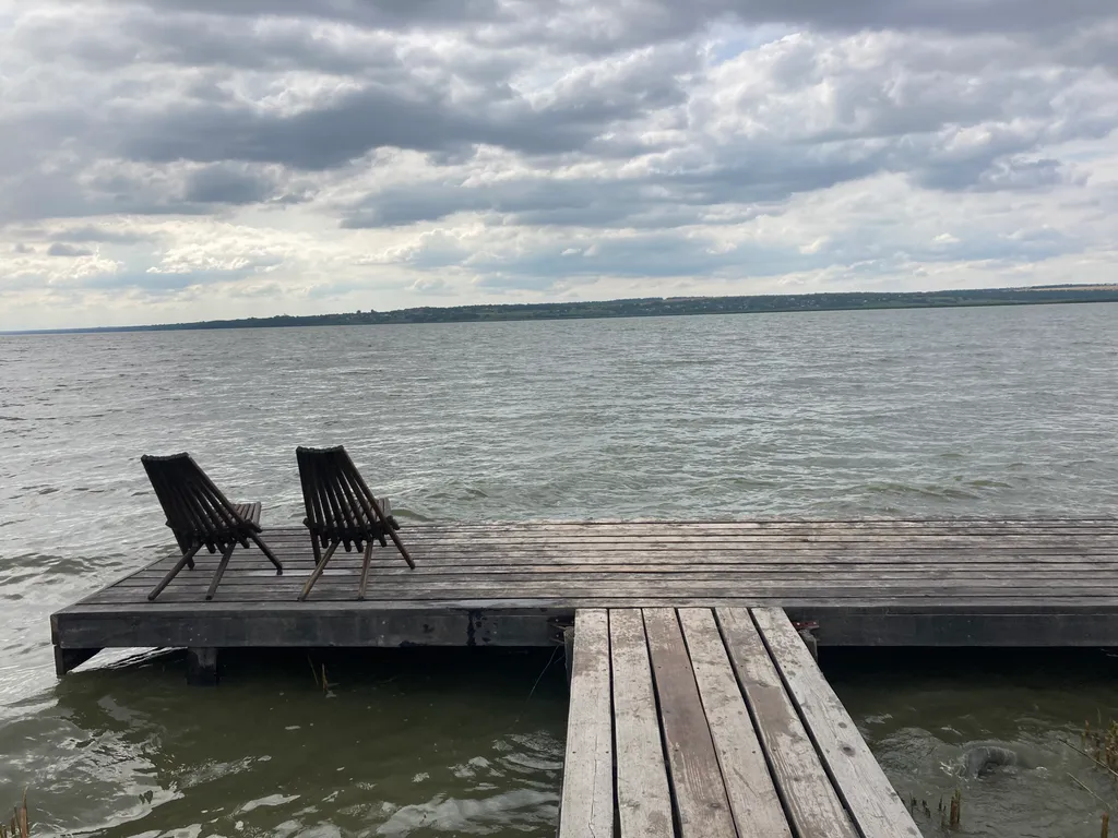 Чудесный дом на берегу реки