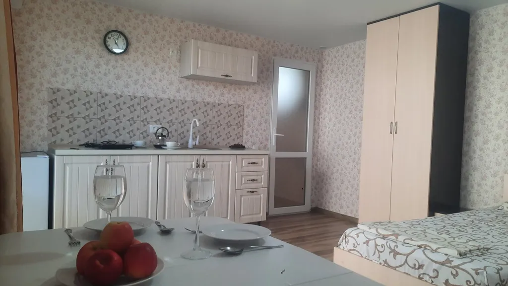 Квартира Номер двухкомнатный с мини кухней "Люкс" — аренда посуточно в Штормовое