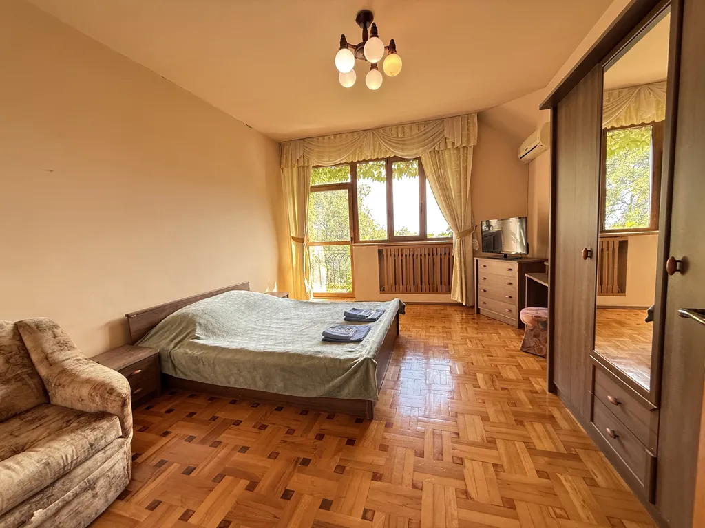 Дом с теплым бассейном у моря в Ялте