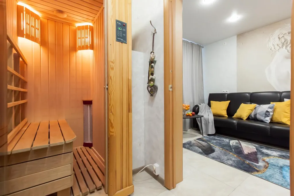 2-комнатная квартира с сауной и ярким интерьером