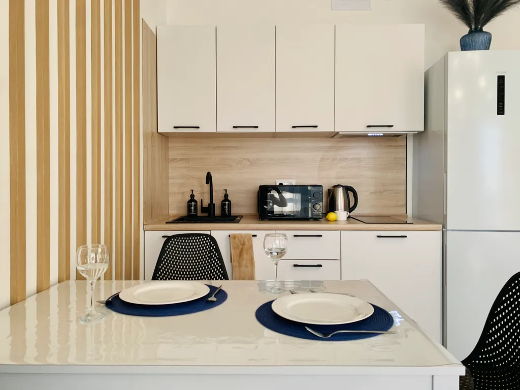 Светлая студия с видом на закат