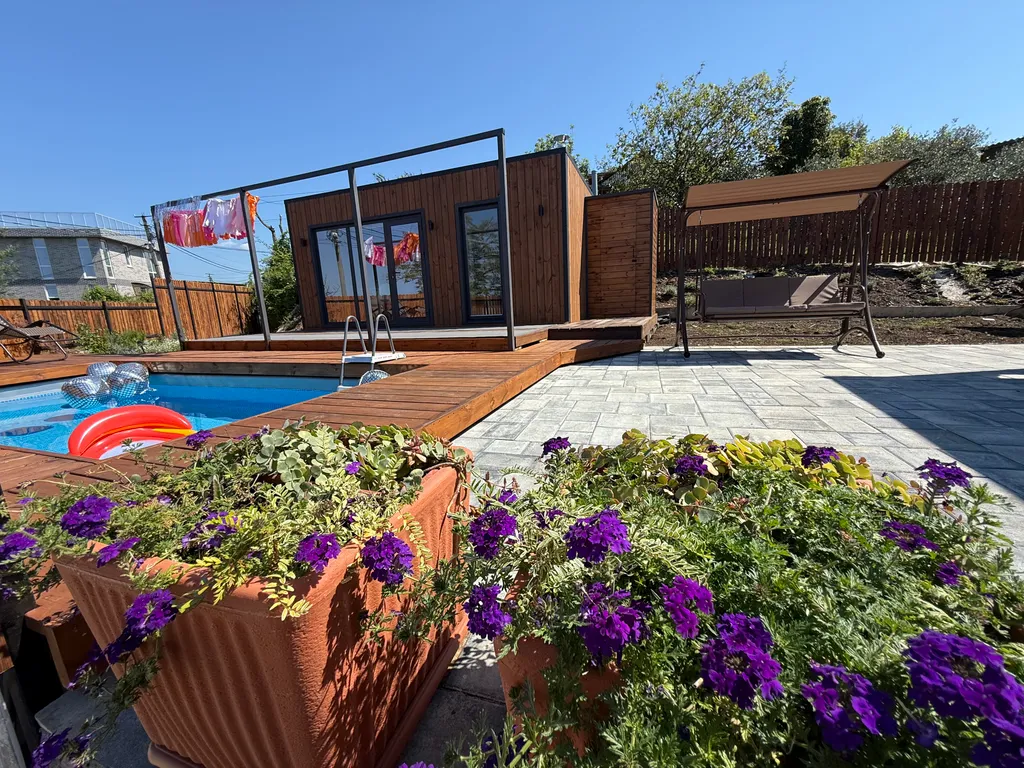 Коттедж с баней и бассейном и видом на море и аэропорт