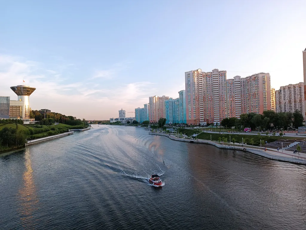 Двухкомнатная квартира с видом на набережную рядом с Крокус