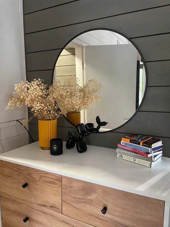 Уютный домик в ёлках