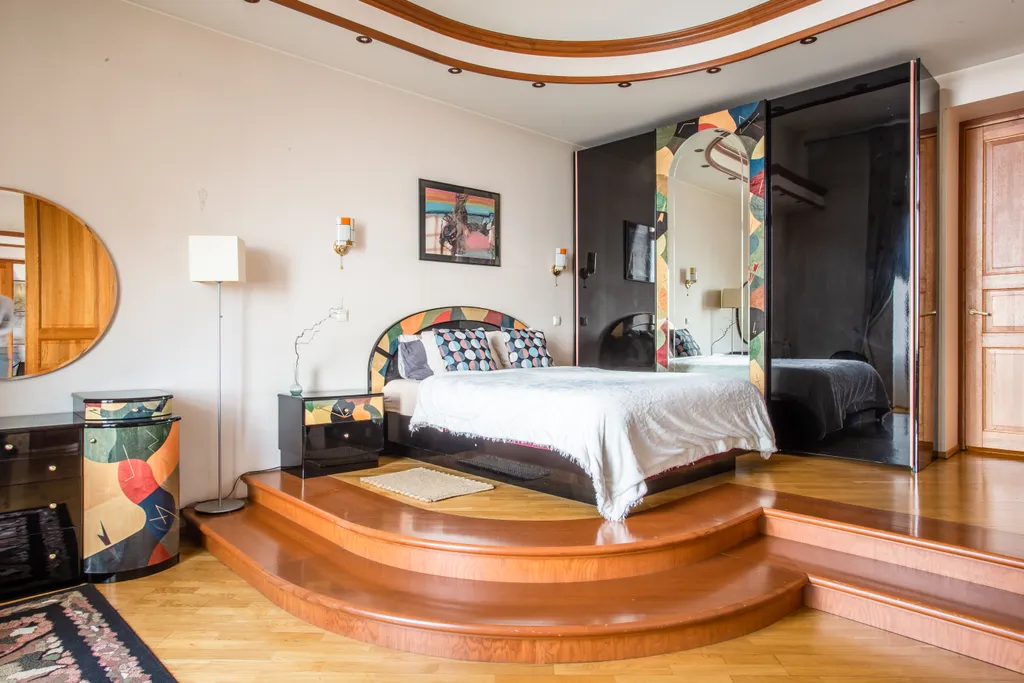 Двухуровневая квартира с видом на Неву по соседству с Эрмитажем