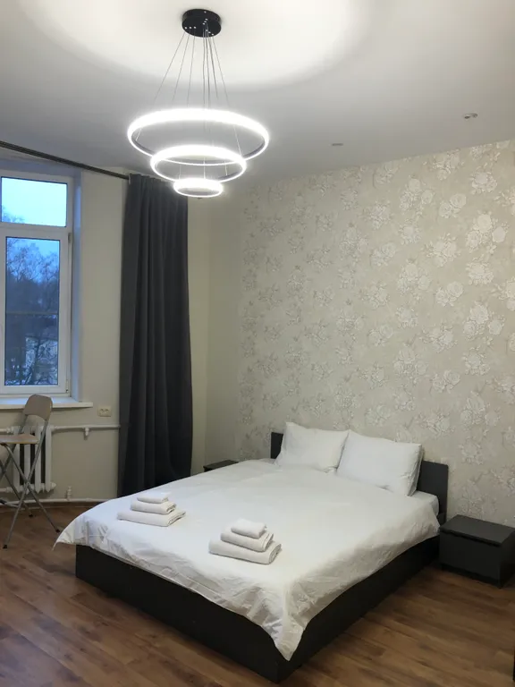 Квартира с эркером и видом на яблоневый сад