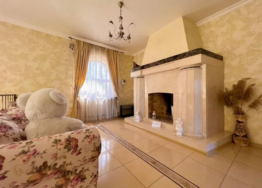 Дом с бассейном